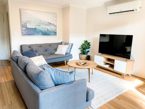 Ultimate Oasis Condo. Wifi + Netflix + Parking - Adwords Guide 0