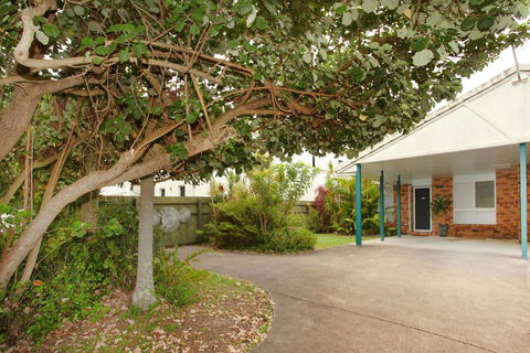 Unit 1/14 Tamarindus Street Marcoola Beach, Pet Friendly, 300 BOND, Linen Supplied - Adwords Guide 1