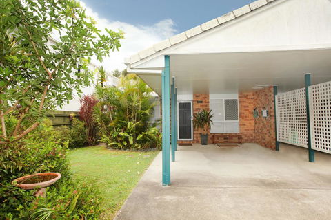 Unit 1/14 Tamarindus Street Marcoola Beach, Pet Friendly, 300 BOND, Linen Supplied - Adwords Guide 2