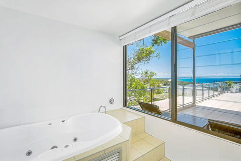 Unit 6 Rainbow Sea - Rainbow Beach, Amazing Ocean Views, Aircon, Wi-Fi, Pool, Walk To Beach - Adwords Guide 2