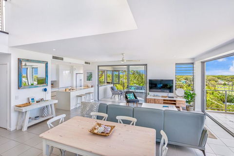 Unit 6 Rainbow Sea - Rainbow Beach, Amazing Ocean Views, Aircon, Wi-Fi, Pool, Walk To Beach - Adwords Guide 1