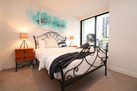 Urban Eden - Pets, Parking, Balcony, Chapel St 260m - Adwords Guide 1
