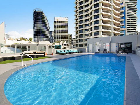 Victoria Square 2 Bed Ocean View Broadbeach - Adwords Guide 3