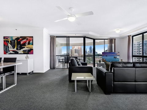 Victoria Square 2 Bed Ocean View Broadbeach - Adwords Guide 2