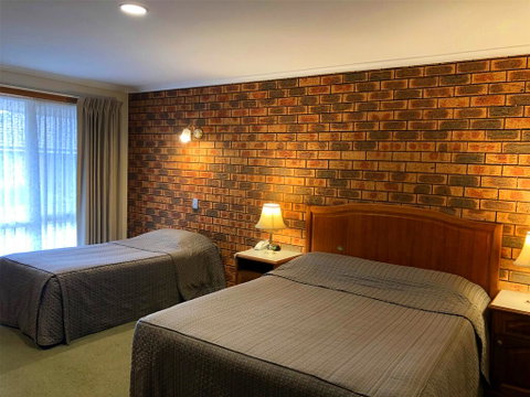 Victoriana Motor Inn - Adwords Guide 1
