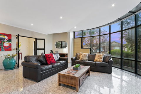 Villa De Marseilles - Melbourne - Adwords Guide 0