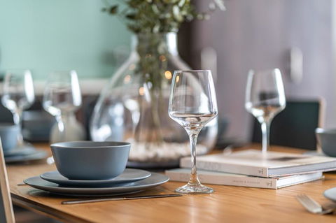 Vue Of The East End-Wifi - Netflix - Nespresso - Adwords Guide 2