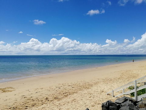 Walk To Beach Queenslander HOME In CBD Hervey Bay - Adwords Guide 0