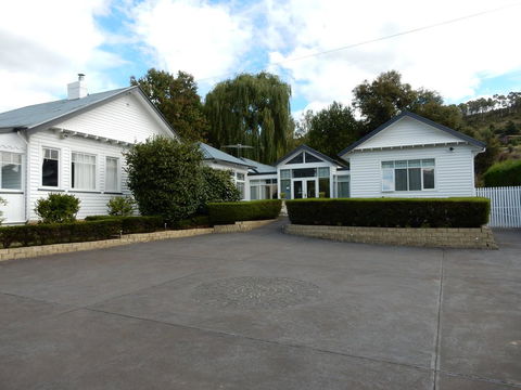 Walton House Bed & Breakfast - Adwords Guide 0