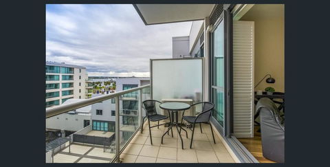 Waterfront (Yarra St) By Gold Star Stays - Adwords Guide 2
