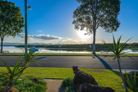 Waterfront Family House - Adwords Guide 1