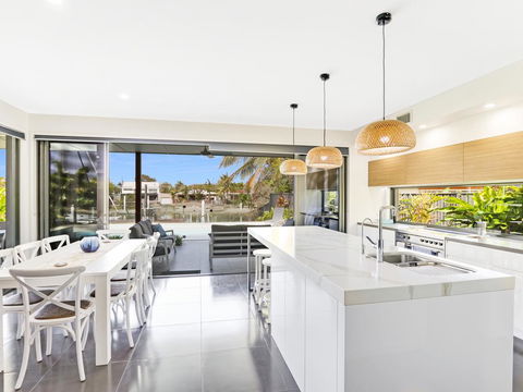 WATERFRONT HOME BORDERING MOOLOOLABA - Adwords Guide 3