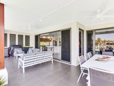 WATERFRONT HOME BORDERING MOOLOOLABA - Adwords Guide 2