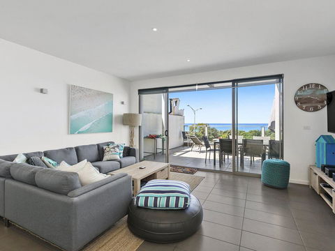 WATERFRONT SEVEN - In The Heart Of Lorne - Adwords Guide 0