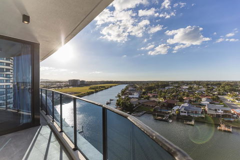 Waterview 3BR Modern Apartment Near Harbour Town - Waterpoint - Adwords Guide 3