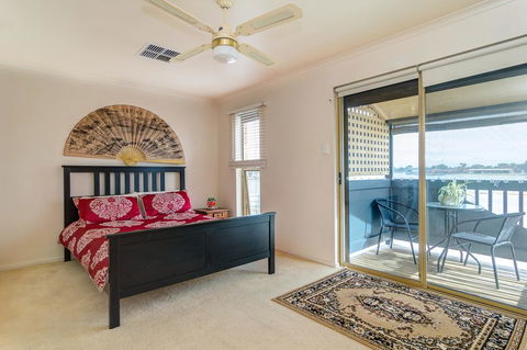 West Lakes Townhouse - Adwords Guide 0