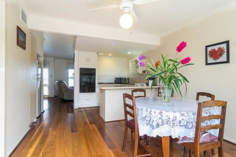 West Lakes Townhouse - Adwords Guide 2
