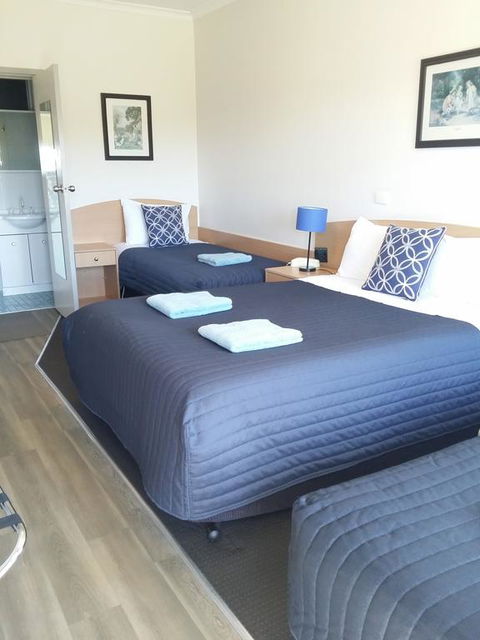 White Manor Motel - Adwords Guide 2