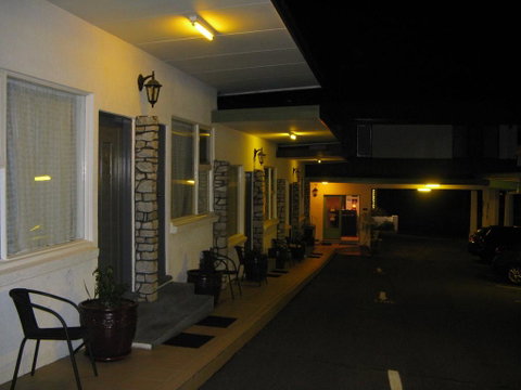 White Manor Motel - Adwords Guide 0
