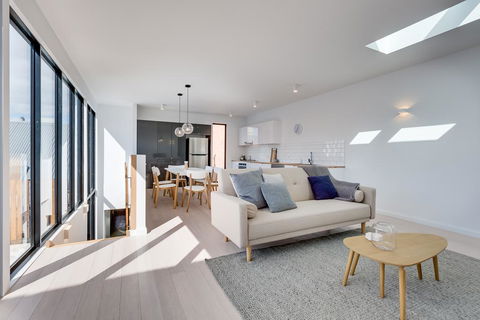 White Room Apartments - Adwords Guide 0