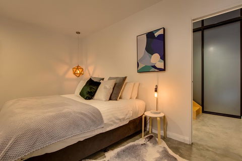 White Room Apartments - Adwords Guide 1