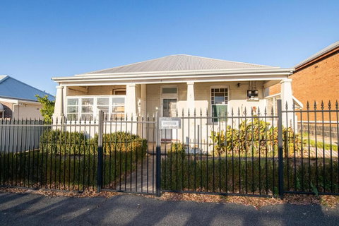 William Cottage Central Heritage Home - Adwords Guide 3