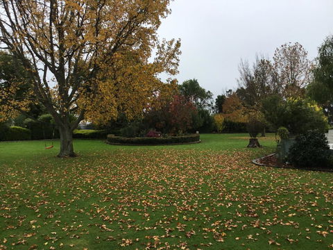 Yarragon Dairy Family Room - Adwords Guide 0