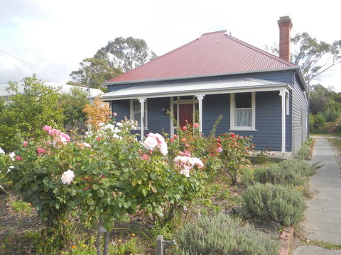 Yarram Cottage: Art And Accommodation - Adwords Guide 0