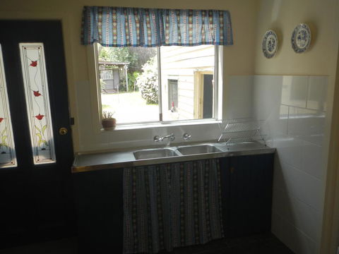 Yarram Cottage: Art And Accommodation - Adwords Guide 2