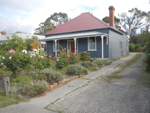 Yarram Cottage: Art And Accommodation - Adwords Guide 1