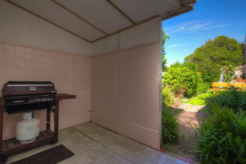 Young's Cottage - Circa: 1861 - Adwords Guide 1