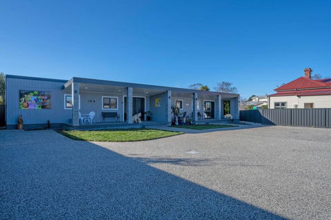 Zoo Villas : Villa Zebra - Central Wynyard - Adwords Guide 2