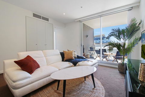 Lux 2BR On Hindmarsh SQ - Adwords Guide 3