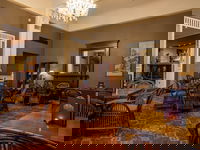 Hadley's Orient Hotel