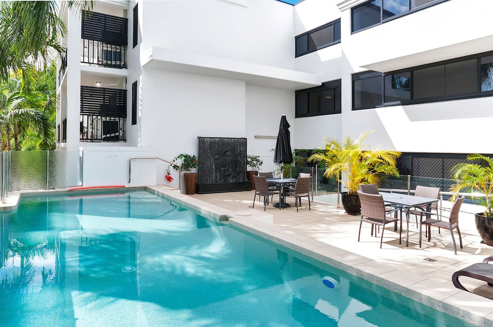 Elysium Apartments Palm Cove