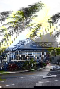 Yacht Club Villas