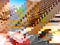 Temple 121 Palm Cove With Courtyard