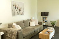 Two Bedroom Gem Short Drive to MONA