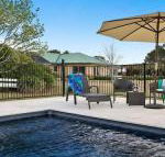 Sinden Park garden swimming pool rural vistas - Adwords Guide