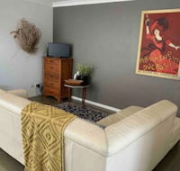 Cosy 1 Bedroom Unit With Views of The City - Adwords Guide