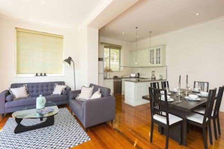 Elegant Cremorne Point Apartment MILS5 Cremorne Point