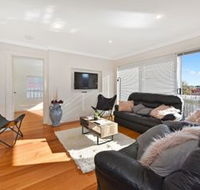 Spacious  Bright 4 Bedroom Home - Adwords Guide