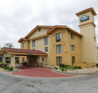 Days Inn  Suites by Wyndham Schaumburg