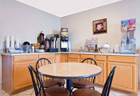 Super 8 By Wyndham Somerset - Adwords Guide 10