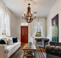 2bd Luxury Modern w courtyard
