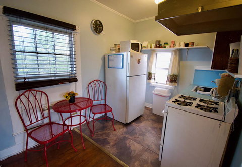 Cajun Hostel Studio Vermillion - Adwords Guide 8