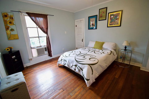 Cajun Hostel Studio Vermillion - Adwords Guide 1