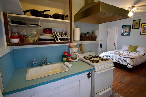 Cajun Hostel Studio Vermillion - Adwords Guide 11