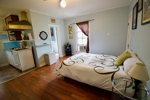 Cajun Hostel Studio Vermillion - Adwords Guide 4