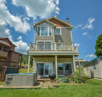 Creeks Edge Three-Bedroom Holiday Home